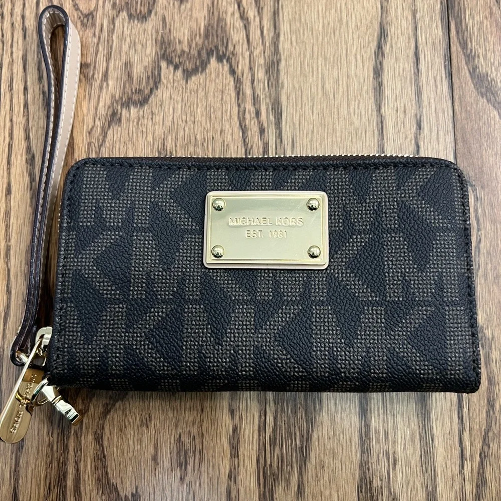 Michael Kors Black and Gold Key Holder - Picture 1 of 4